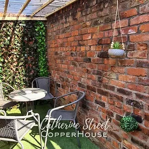 Catherine Street. A Delightful Town House, Close To The City! Chester